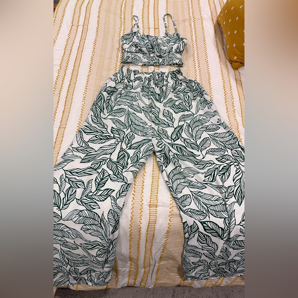 Leaf Print Wide-Leg Pants